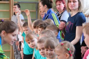 В Великих Луках стартовали спортивные соревнования среди дошколят «Юные олимпионики»