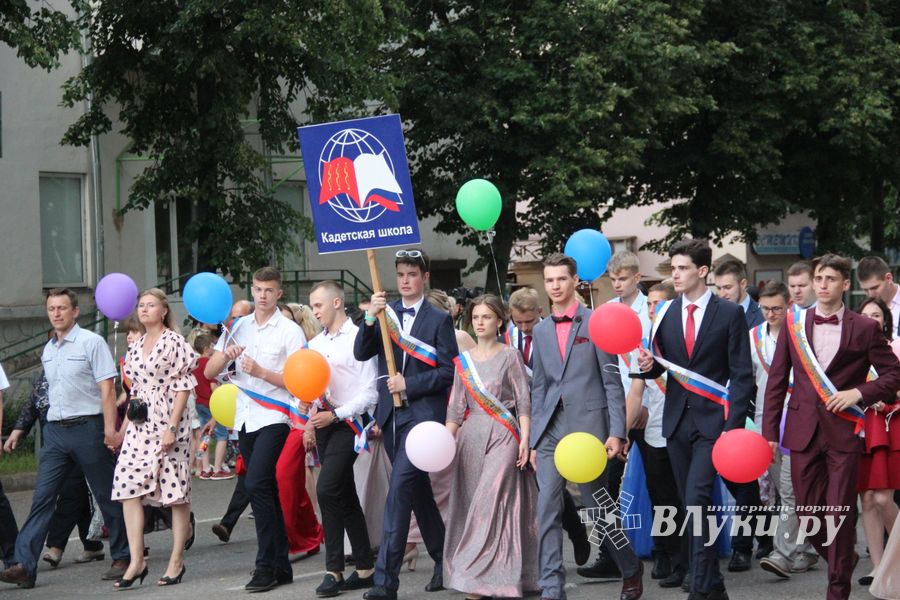 Великолукской «Бригантине» пришлось поплавать под дождём (ФОТО)