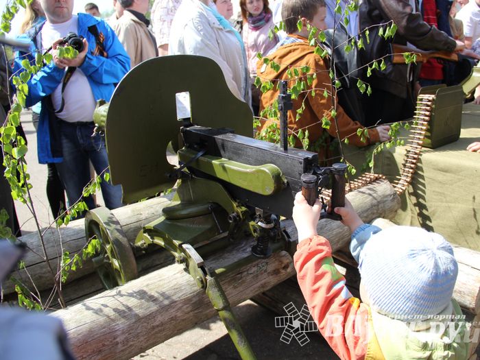 Парад Победы в Великих Луках (фото)