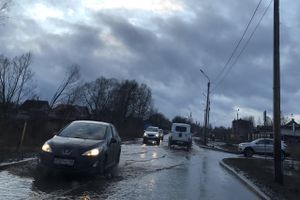 На улице Гражданской прорвало трубу (ФОТО; ВИДЕО)