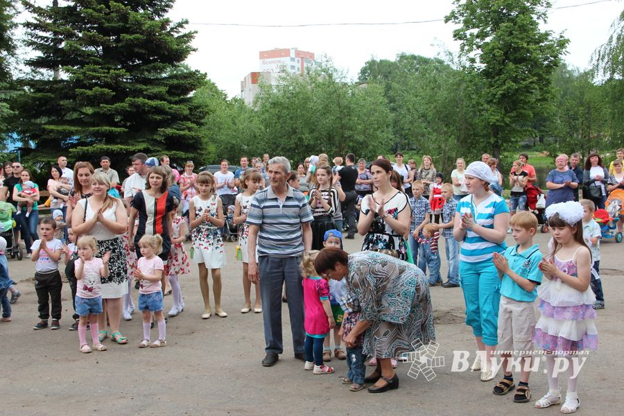 В Великих Луках чествовали близнецов (ФОТО)