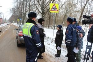  В Великих Луках прошла акция  «Мы в ответе за жизнь своих детей!» (ФОТО)