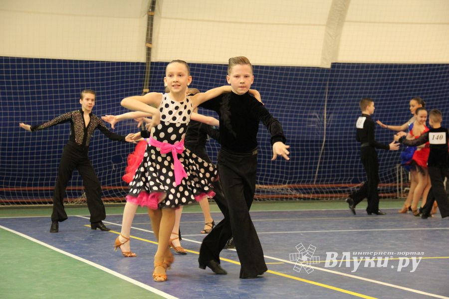 В Великих Луках прошел турнир по спортивным бальным танцам (ФОТО)