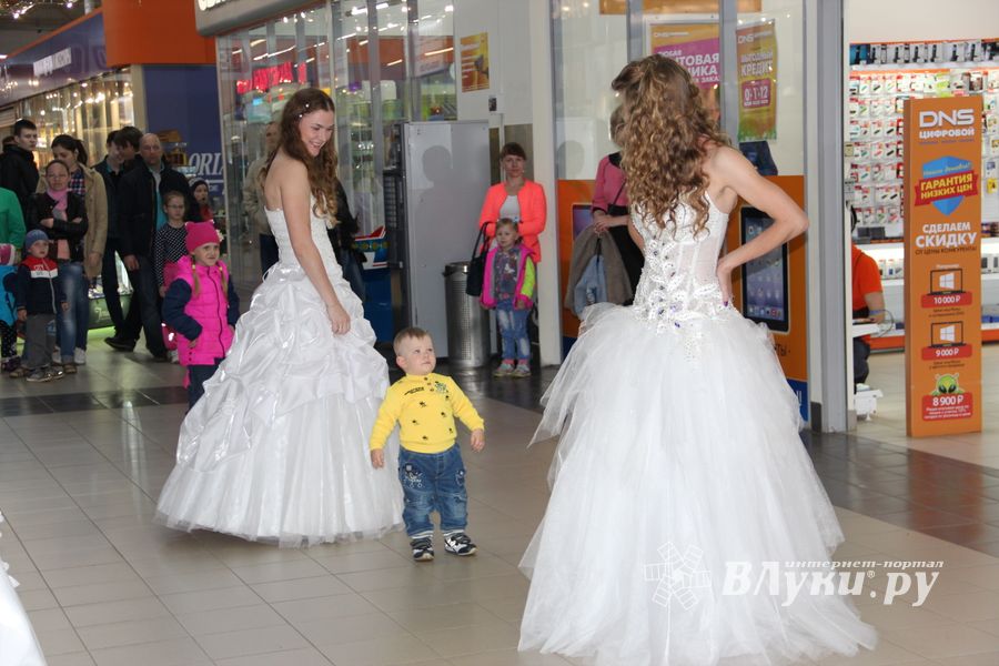 В Великих Луках бегали невесты (ФОТО)