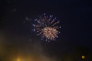 9 мая в Великих Луках. Шествие и салют