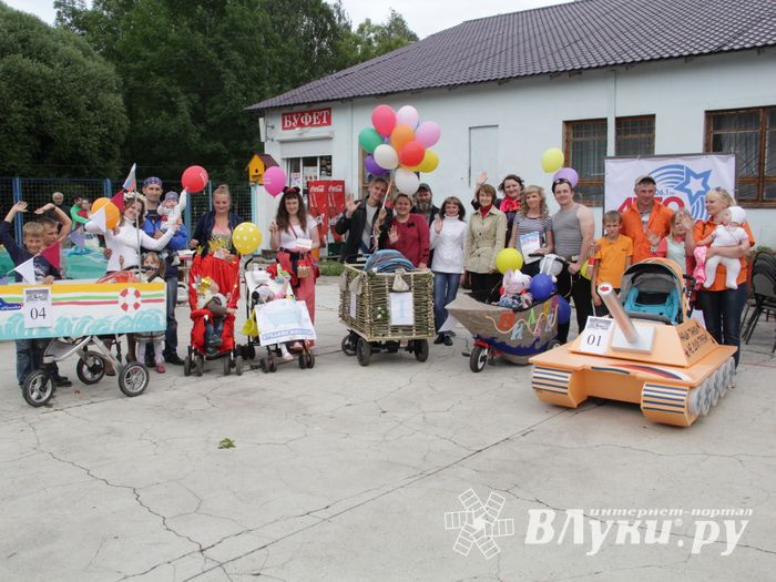 «Парад детских колясок» в День семьи, любви и верности (ФОТО)