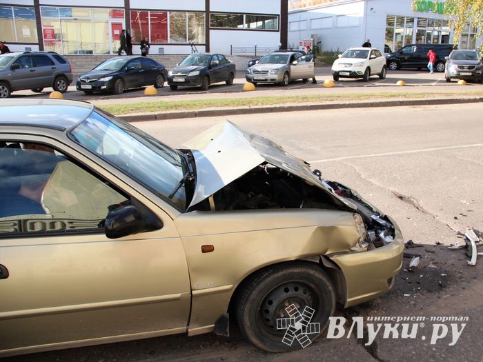 Пр-т Октябрьский не поделили великолучанин и пскович (ФОТО)
