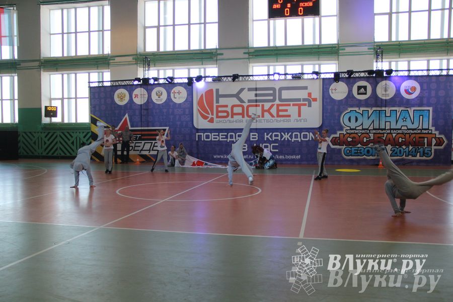 В Великих Луках прошли финальные игры Чемпионата ШБЛ «КЭС-БАСКЕТ» (фото)