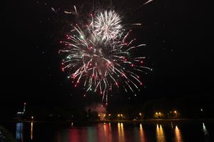 В Великих Луках прогремел праздничный салют в честь Дня Победы (ФОТО)