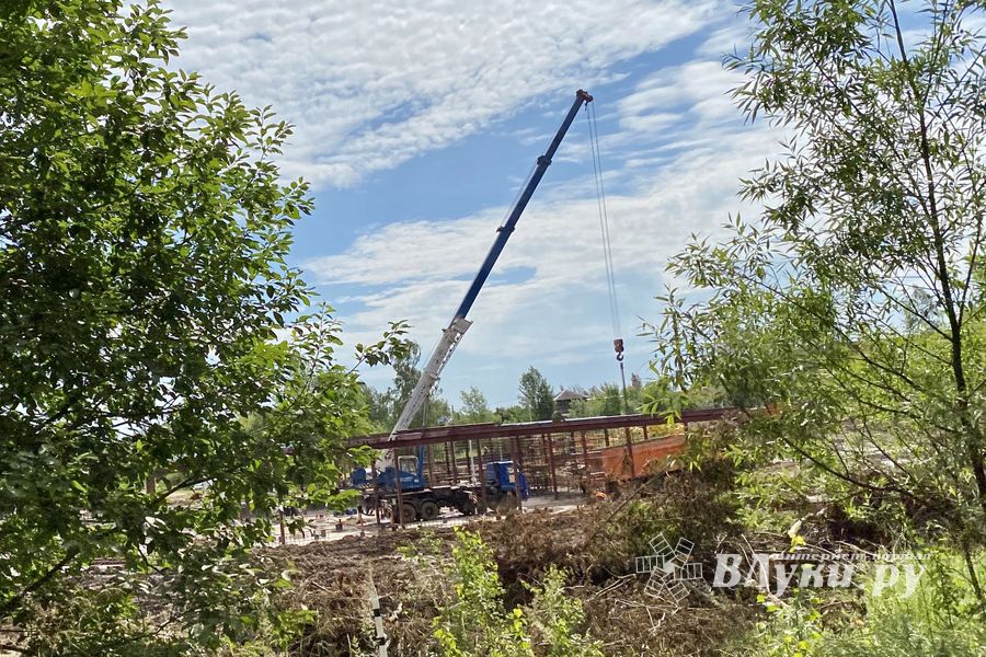 В великолукском филиале инфекционной больницы начался монтаж металлоконструкций (ФОТО)
