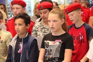 Великолучане отмечают День флага (ФОТО)