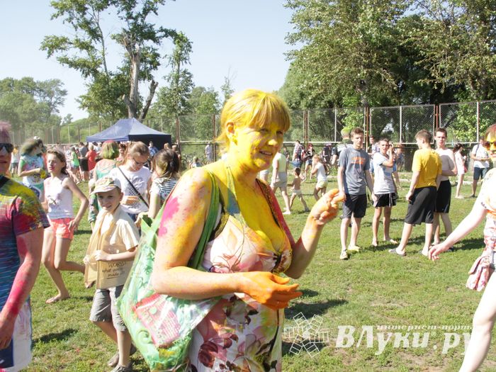 Яркие эмоции «ColorFest» в Великих Луках (ФОТО)