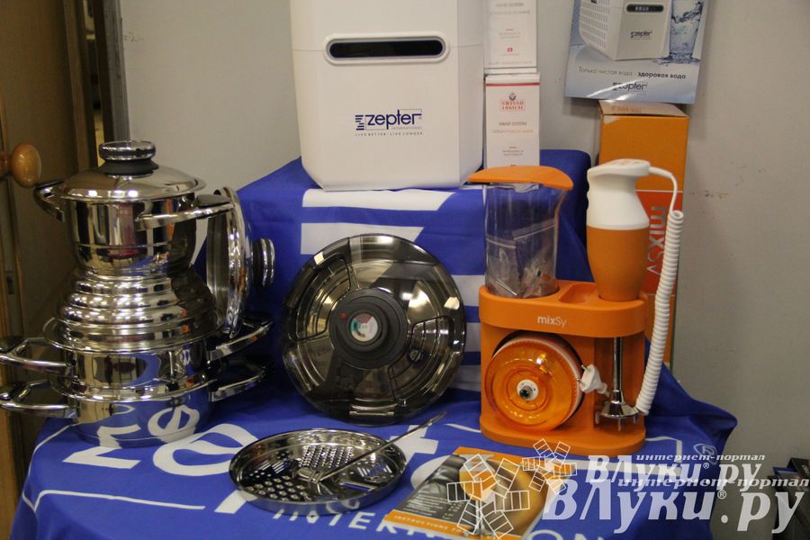 Универсальная выставка проходит в Великих Луках (фото)