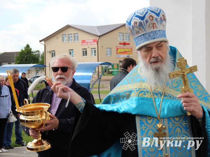 Новую часовню Покрова Богоматери освятили сегодня в заречном районе Великих Лук (ФОТО)
