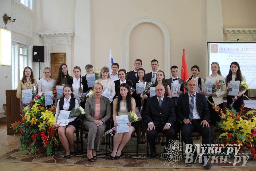 Великолукским школьникам вручили премию «Золотые паруса» (фото)