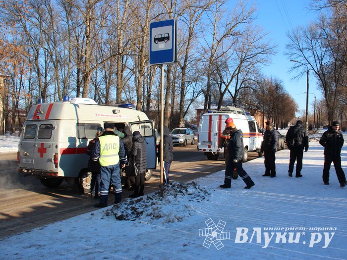 Лобовое столкновение на пр-те Гагарина в Великих Луках (ФОТО)