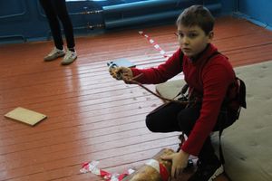 Великолукские школьники попрыгали по «кочкам»