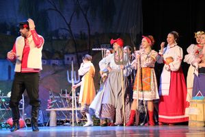 Кони стоят пьяные, хлопцы запряженные — в ГДК Ленина сыграли «Свадьбу в Малиновке» (ФОТО)