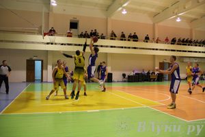 В Великих Луках проходят игры Чемпионата АСБ (фото)