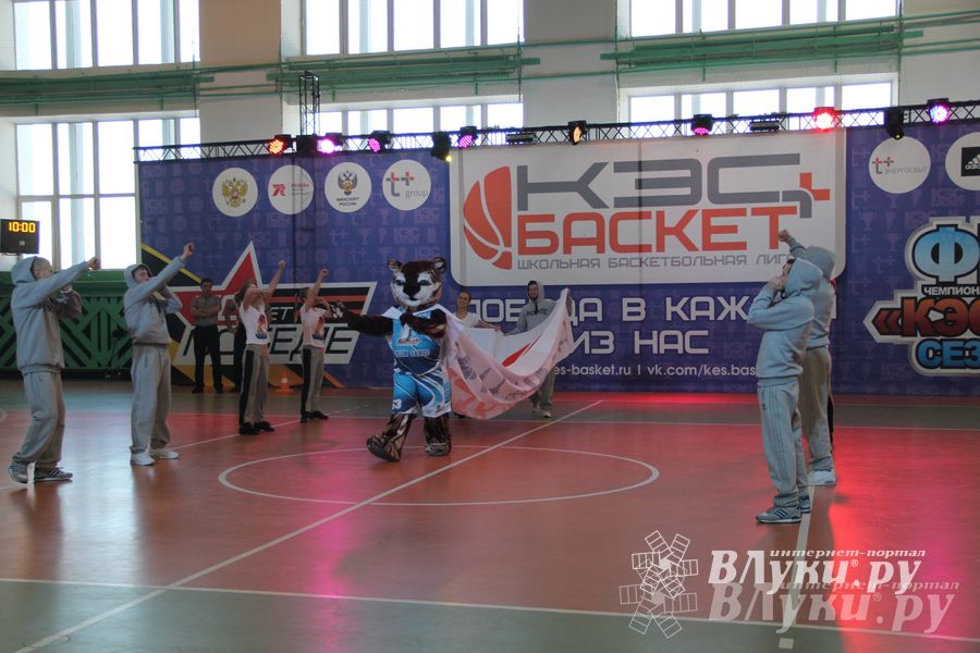 В Великих Луках прошли финальные игры Чемпионата ШБЛ «КЭС-БАСКЕТ» (фото)