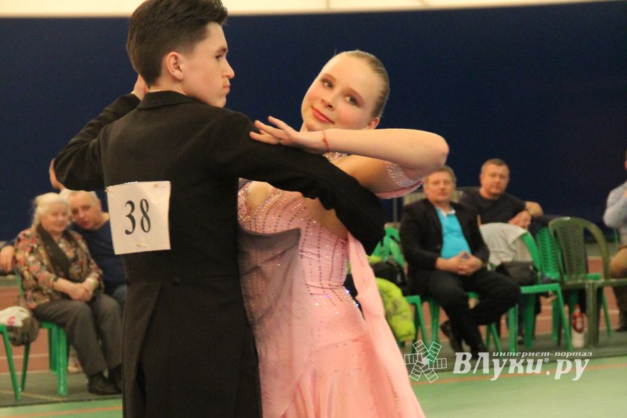 В Великих Луках прошел турнир по спортивным бальным танцам (ФОТО)