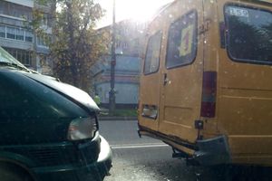 В Великих Луках на проспекте Гагарина произошло ДТП с участием 3-х автомобилей (фото)