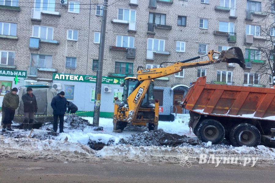 В Великих Луках ведутся ремонтные работы (ФОТО)