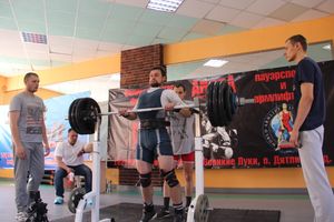 В Великих Луках прошел открытый городской турнир по пауэрлифтингу (фото)