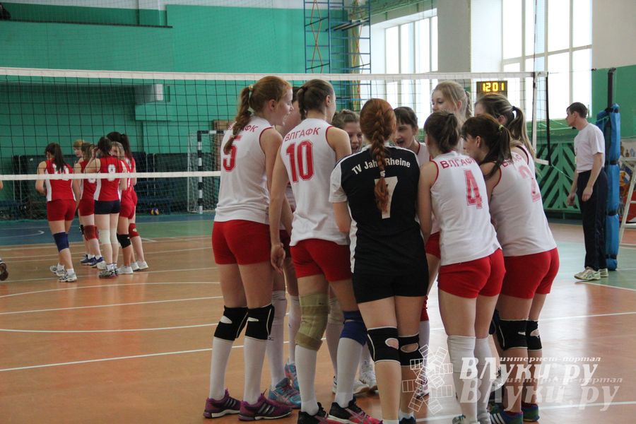 В Великих Луках прошли международные соревнования по волейболу (фото)