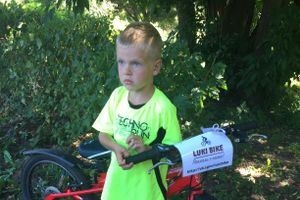 В день физкультурника в Великих Луках прошел велопробег (фото).