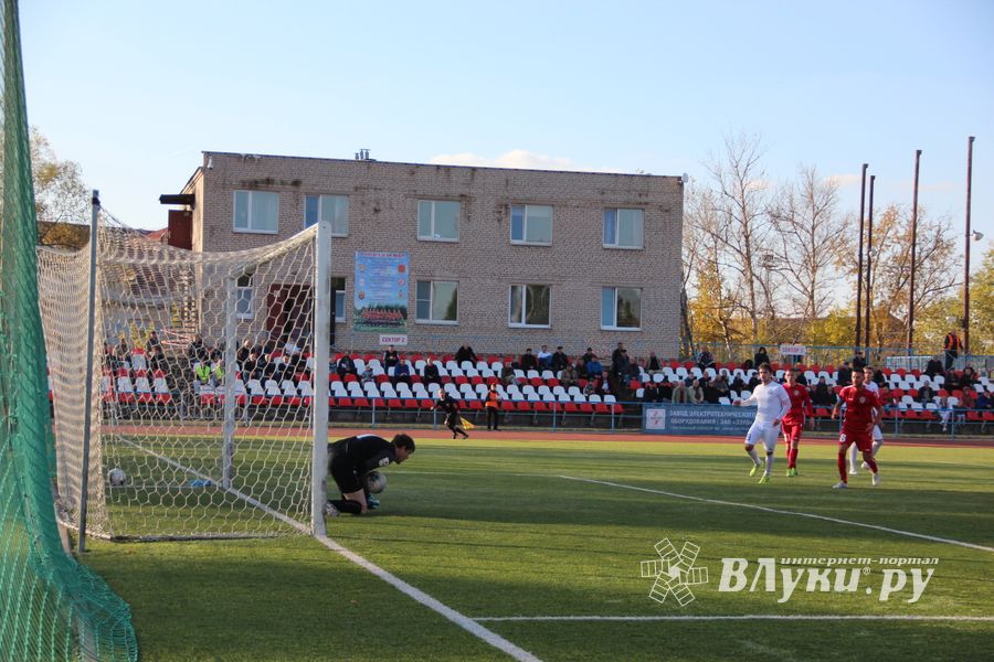 Обидный гол в воротах «Луки-Энергии» (ФОТО)