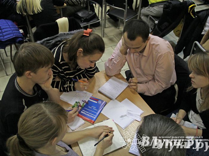 Четвертый тур игр «Что? Где? Когда?» состоялся вчера в ДК ЛК (фото)