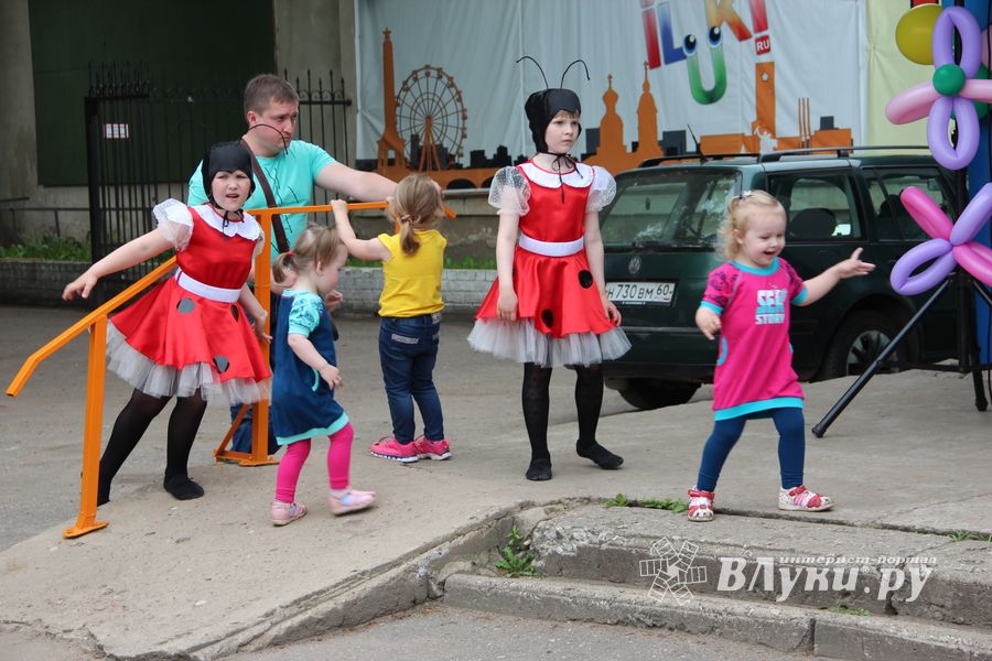 В Великих Луках чествовали близнецов (ФОТО)