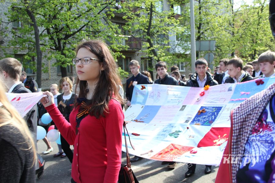 9 мая в Великих Луках. Шествие и салют