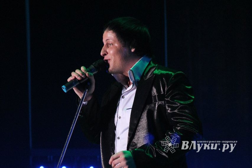 В ДК ЛК состоялся концерт Юрия Михайлова