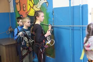 Великолукские школьники попрыгали по «кочкам»