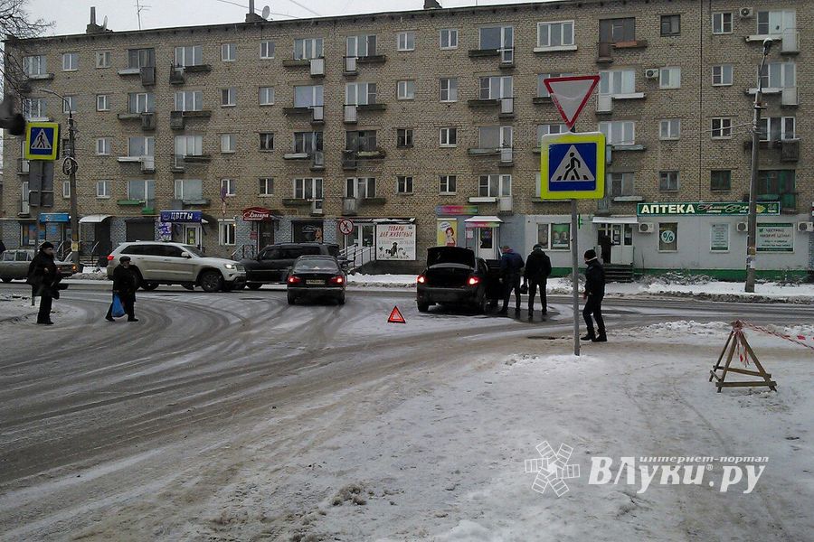 ФОТОФАКТ: ДТП в Великих Луках