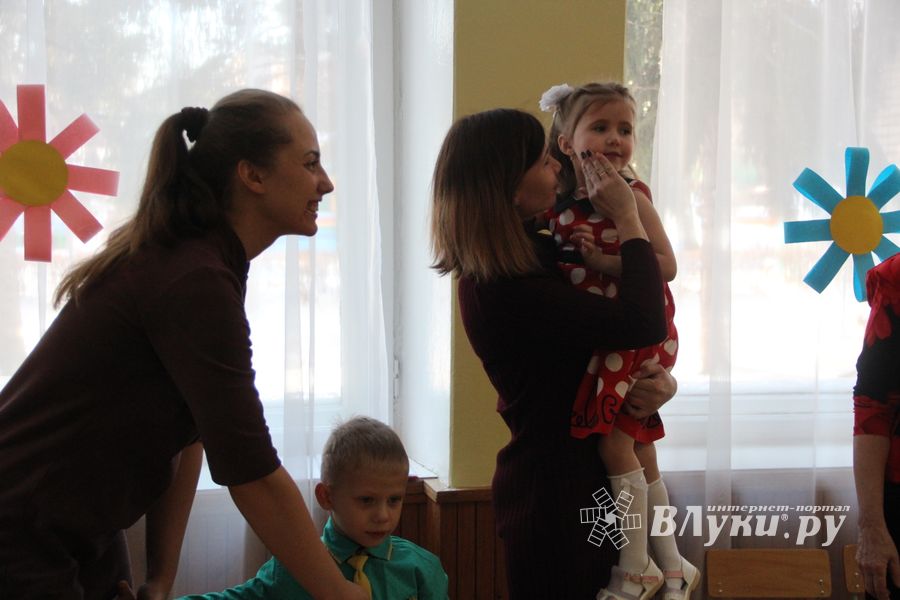 Малыши сада №1 поздравили мам и бабушек с 8 марта