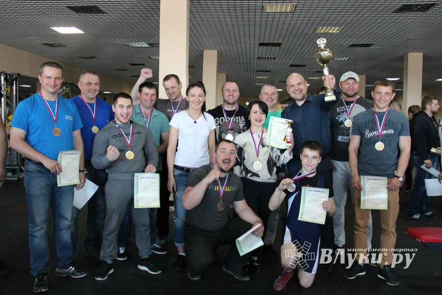 В Великих Луках состоялись Чемпионат и Первенство Псковской области по жиму штанги лежа (ФОТО)