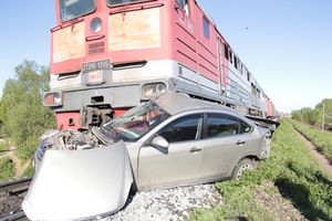 Фоторепортаж: ДТП на железнодорожном переезде в Великих Луках