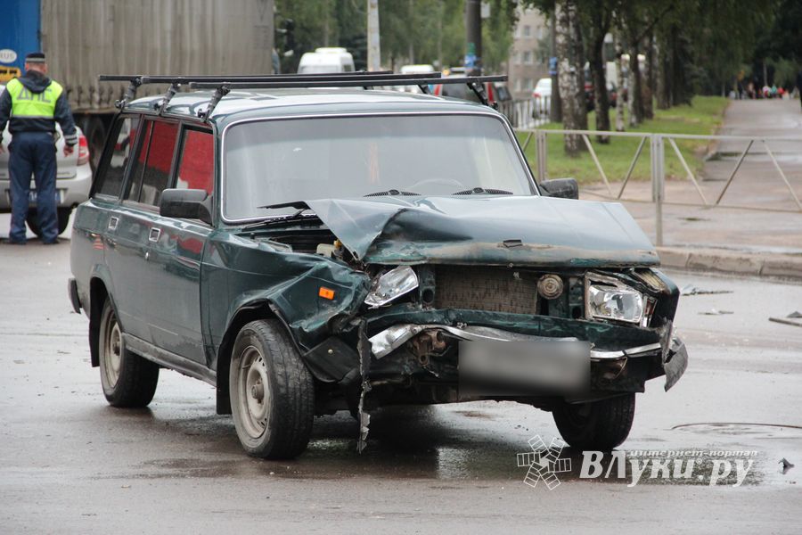 В Великих Луках произошло ДТП с участием автомобиля ДПС (ФОТО)