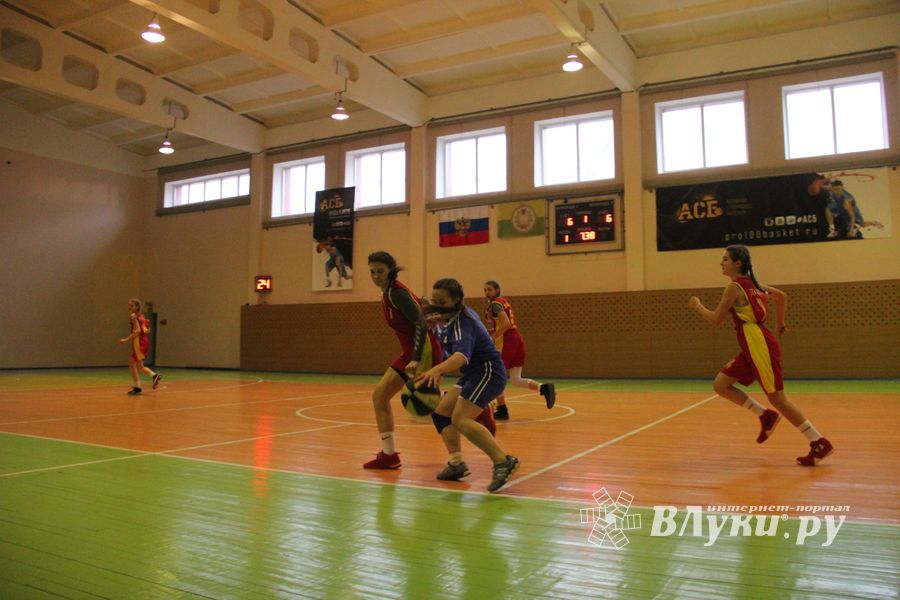 В Великих Луках финальные соревнования по баскетболу 11-й областной Спартакиады учащихся (ФОТО) (0+)