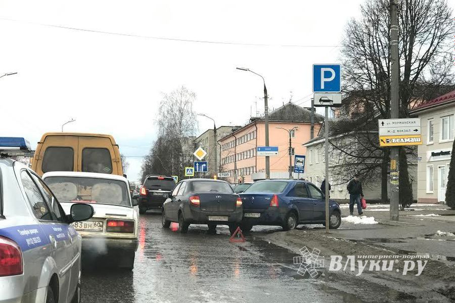 Фотофакт: ДТП на проспекте Октябрьском 