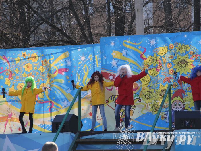 Традиционная весенняя ярмарка прошла в Великих Луках