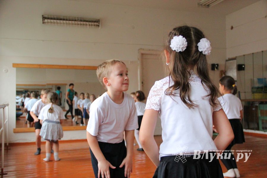 Поздравляем тех, кто сеет доброе и вечное, с профессиональным праздником