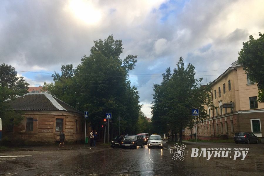 ДТП в Великих Луках на ул. Некрасова (ФОТО)