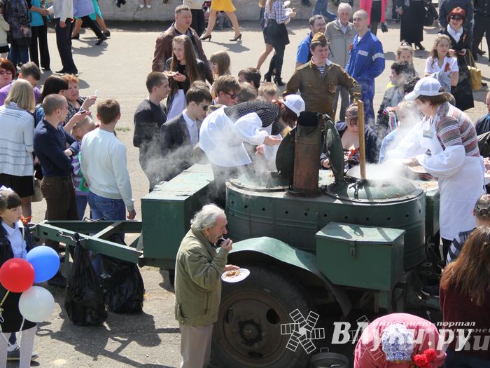 Парад Победы в Великих Луках (фото)