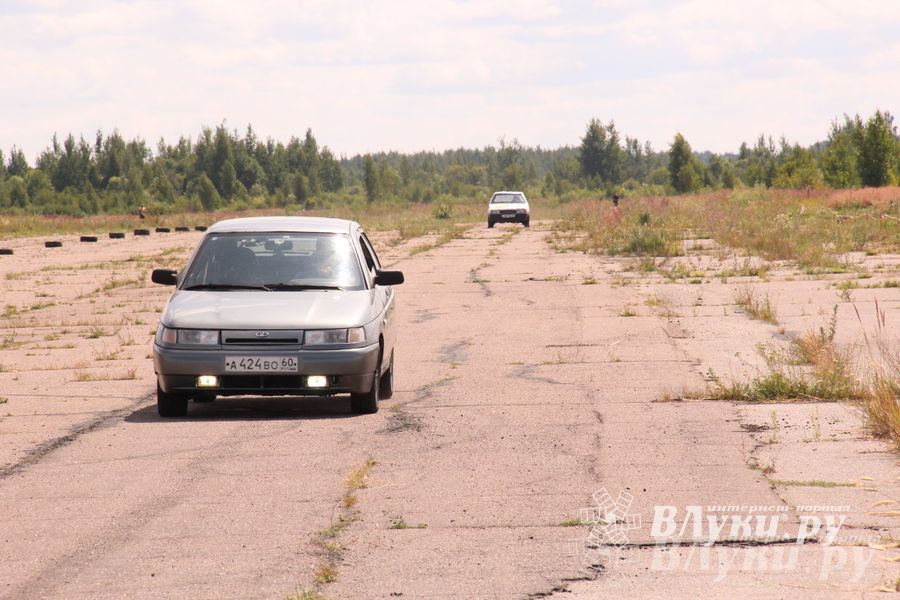 Под Великими Луками прошел второй этап Чемпионата по Drag Racing (фото)
