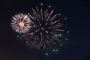 Праздничный концерт и салют в честь Дня Победы в Великих Луках (ФОТО)