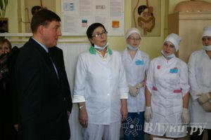 Губернатор встретился со студентами Великолукского медучилища (фото)
